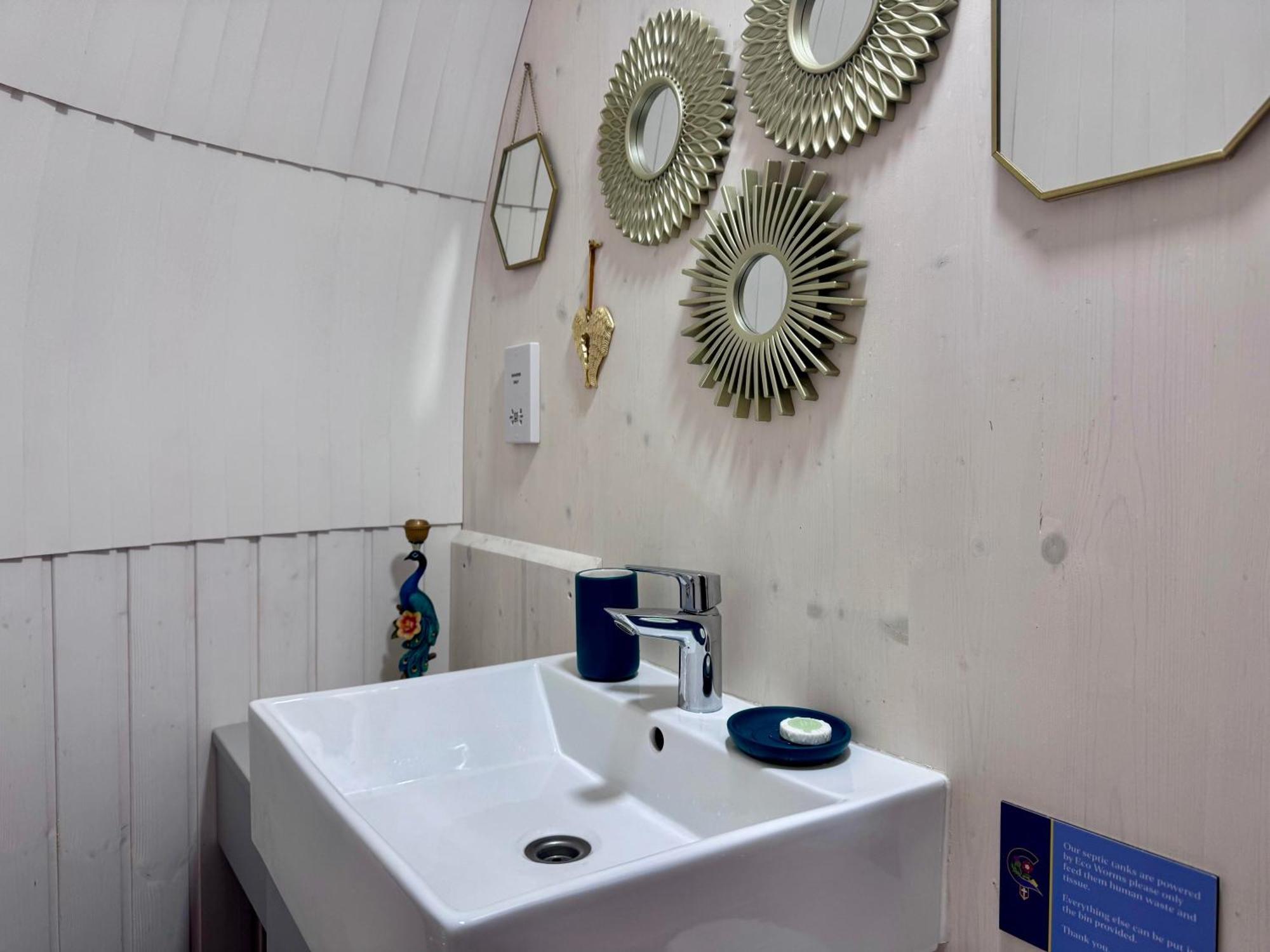Luxury Woodland Lodge Retreat At Culdees Castle Crieff Extérieur photo